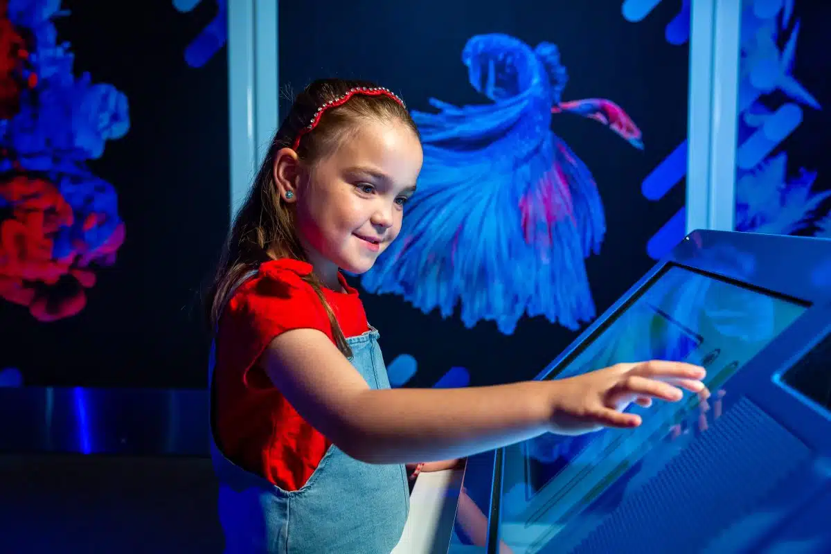 Colour. Supplied by Questacon ()