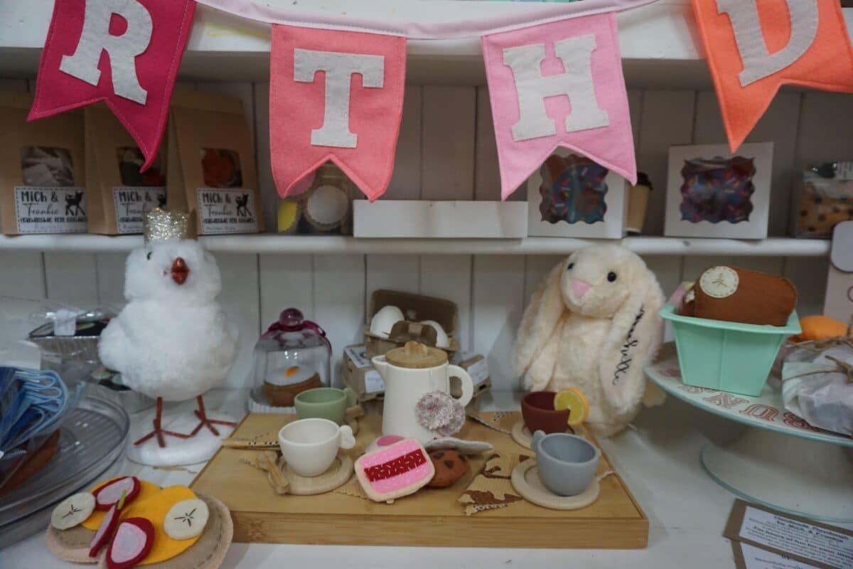 Great Ocean Road Vintage Trail: Op Shops, Antique Stores + Preloved Markets 11 Murray Street Market Colac Videos Joyce Watts
