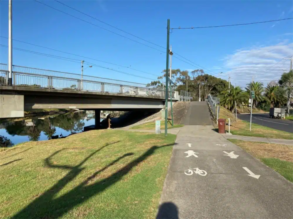 Family Cycling Guide: The Maribyrnong River Trail 12 The Maribyrnong River Trail
