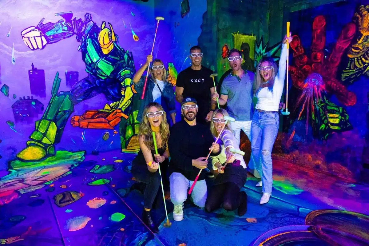 3D Glow and Putt Minigolf: Melbourne's New Neon Mini Golf Course 2 D Glow and Putt Minigolf